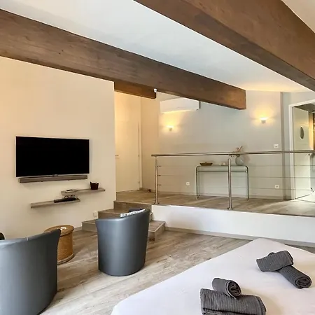 Hébergement de vacances De Luxe Carubba Piscine Bain A Remous Balneo Bonifacio *
