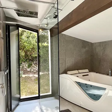 Vakantiehuis De Luxe Carubba Piscine Bain A Remous Balneo Bonifacio *