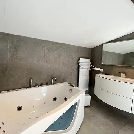 De Luxe Carubba Piscine Bain A Remous Balneo Bonifacio *